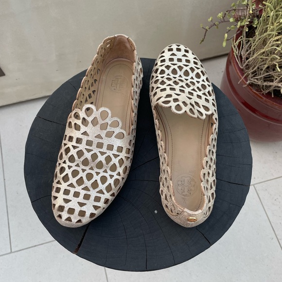 tory burch fiona laser cut smoking slippers in platinum - Picture 5 of 14